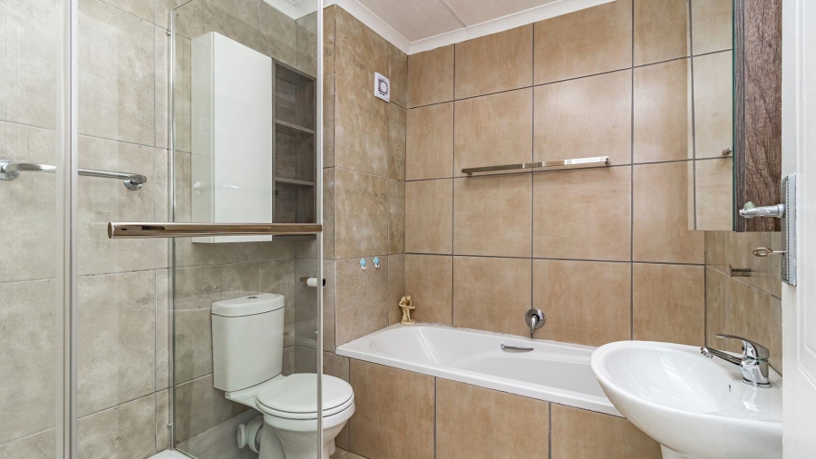 2 Bedroom Property for Sale in De Kelders Western Cape